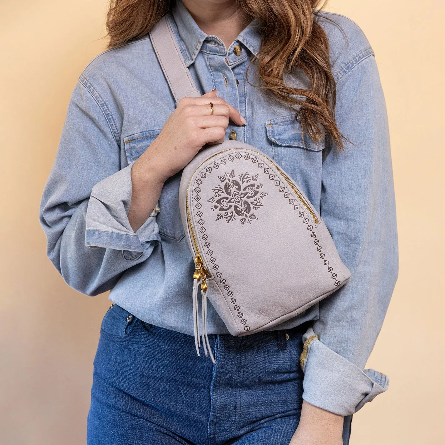 Fern Sling In Pebbled Leather - Blue Pearl