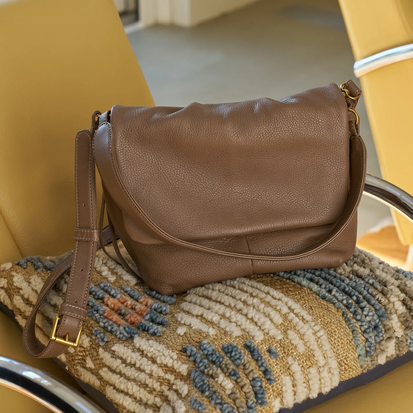 Harley Convertible Shoulder Bag In Pebbled Leather - Dark Elm